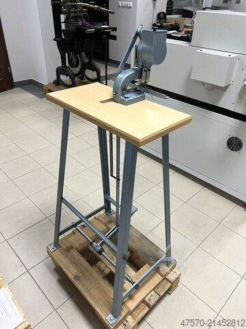 Hang Piccolo 101-20 Eyeleting machine