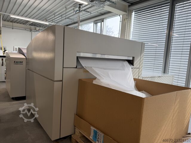 Fujifilm / Screen PT-R8900