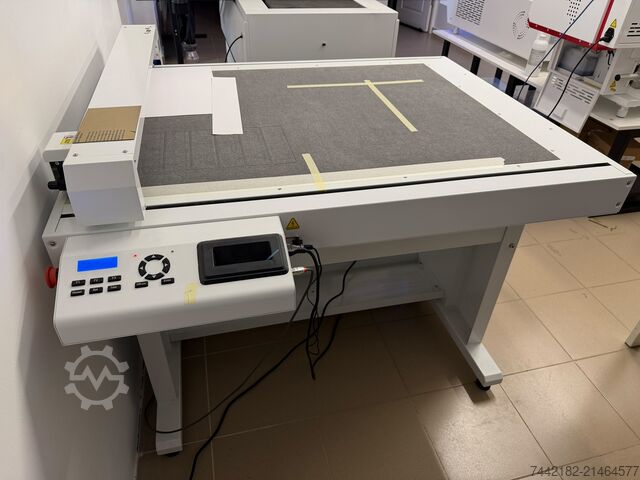 Secabo FC100 — планшетный режущий плоттер с вакуумным столом